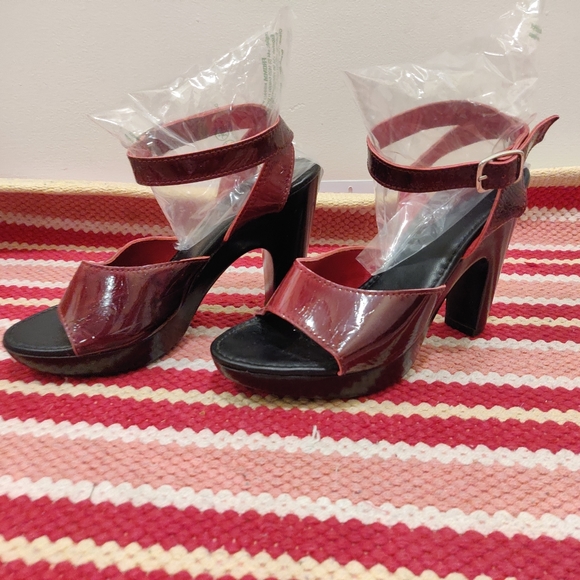 Shiny red platform heels size 6 - Picture 2 of 10